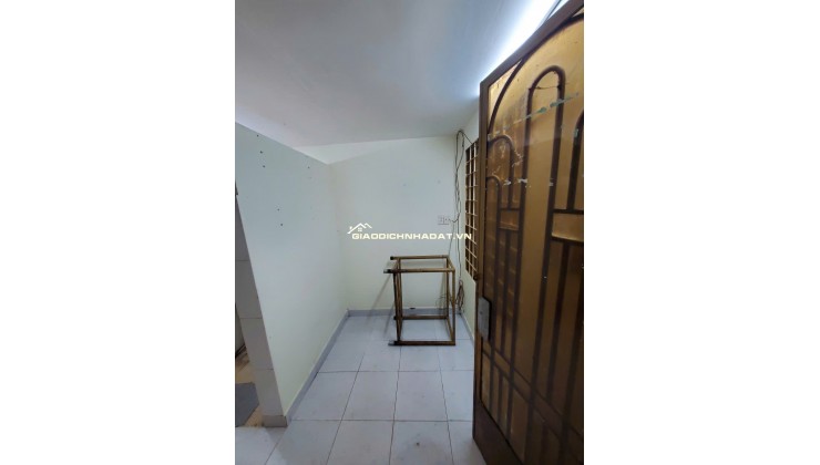 CHO THUÊ PHÒNG TRỌ 1/8 ĐƯỜNG SỐ 10 P.TÂN HƯNG, 22M CHỈ 3TR/TH. LH:0919005798.